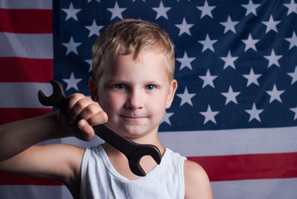 het jongetje met de Amerikaanse vlag op de achtergrond, - Foto, afbeelding