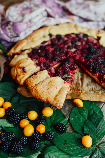  freshly baked berry pie. Blackberries pie with a slice missing. - Фото, изображение
