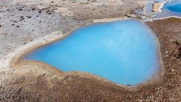 Blesi - Fonte quente perto de Stokkur geyser
 - Foto, Imagem