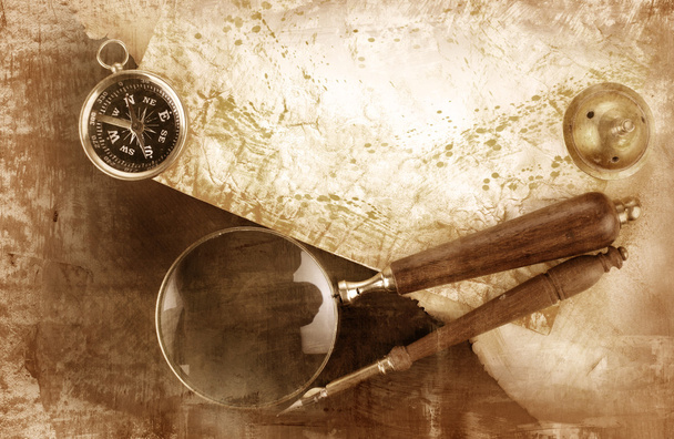 Compass and magnifier - 写真・画像