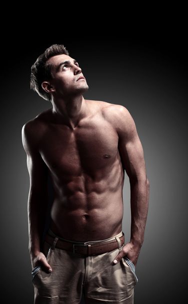 a young male model posing his muscles - Foto, afbeelding