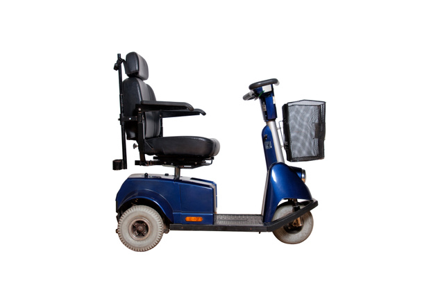 kertakäyttöpyörätuolilla varustettu moottoroitu pyörätuoli
 - Valokuva, kuva
