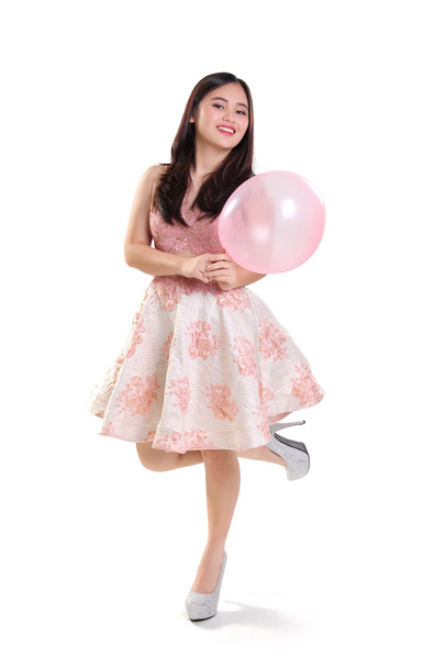 Menina bonita posando com balão rosa
 - Foto, Imagem