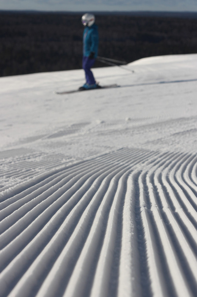 Neve. Ski declive esqui de montanha
 - Foto, Imagem