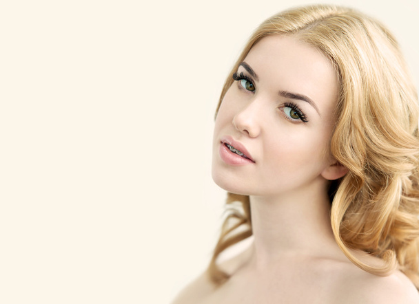 Beauty Model with  Perfect Fresh Skin, Long Eyelashes and Teeth  - Foto, Imagem