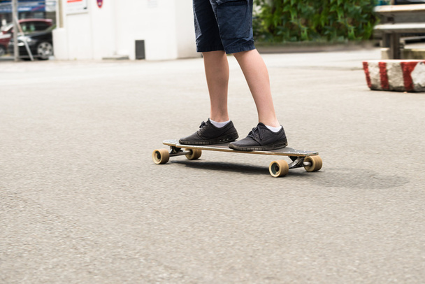 Boy Skating On Street - Foto, imagen