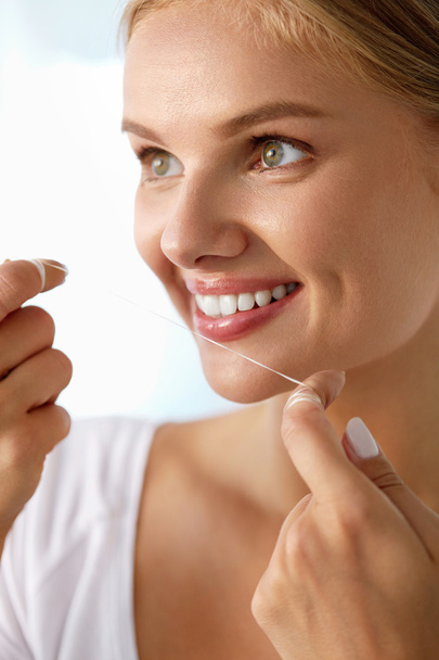 Teeth Care. Beautiful Smiling Woman Flossing Healthy White Teeth - Fotografie, Obrázek