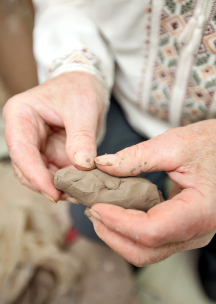 Modeling clay. Man sculpts from clay. The whistle of clay hands  - Foto, Imagem