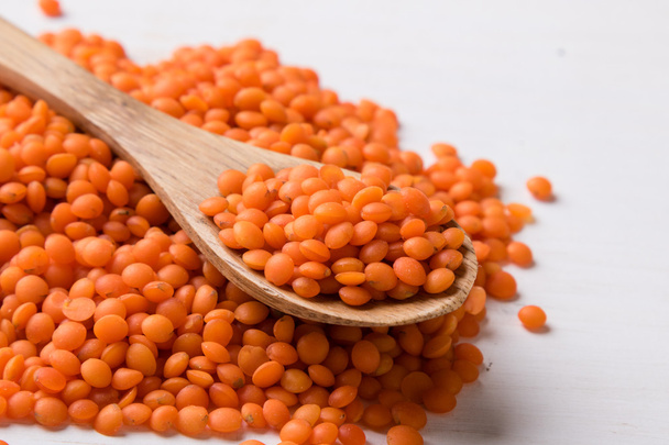 lentilhas vermelhas com colher
 - Foto, Imagem