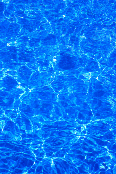 Вода темно-синього басейну
 - Фото, зображення