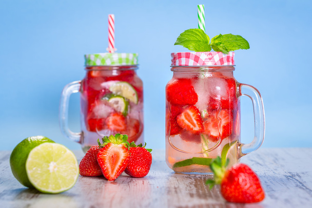 Zomer aardbeien limonade  - Foto, afbeelding
