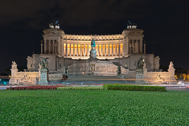 Алтарь Отечества в Риме ночью
 - Фото, изображение
