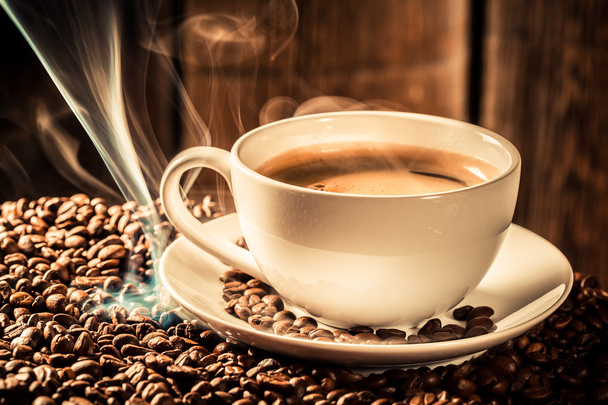 Чашка ароматного кофе с жареными семенами
 - Фото, изображение