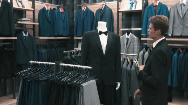 Man buys classic clothes and shoes - Footage, Video