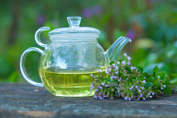 Tè verde in bella tazza - Foto, immagini