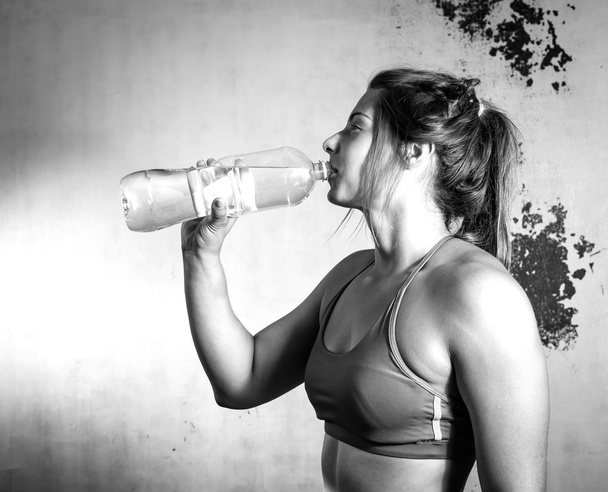 GIrl drinking water after training - Foto, imagen
