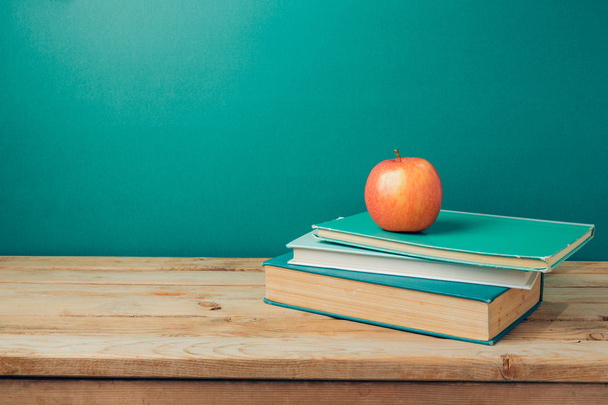 books and apple on wooden table - Foto, imagen