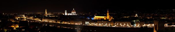 Vista panorámica nocturna de Florencia
 - Foto, imagen