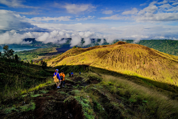 Wandergruppe auf dem Vulkan Batur, Bali, Indonesien - Foto, Bild