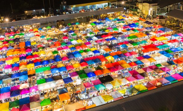 Letecký pohled na barevné Bangkok noční bleší trh - Fotografie, Obrázek