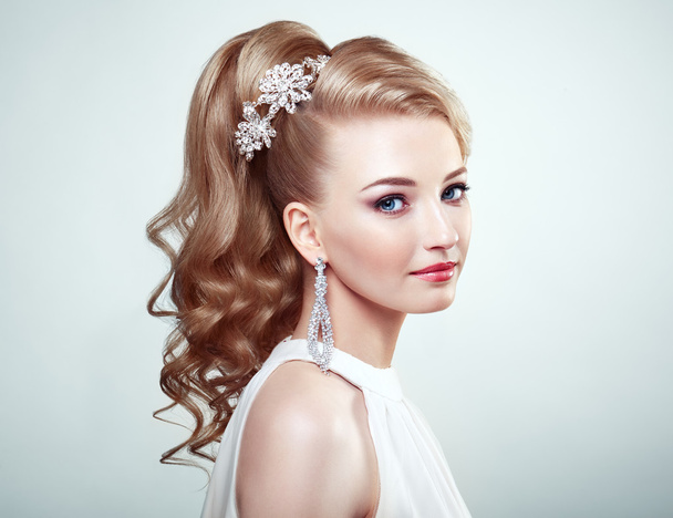 Fashion portrait of young beautiful woman with jewelry - 写真・画像
