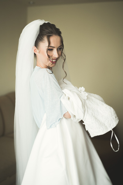 Luxury bride on the morning of wedding day - Foto, Imagen