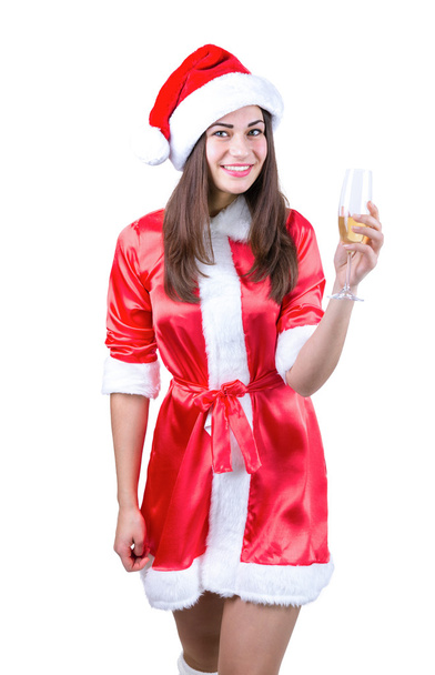 fille souriante dans une robe et un chapeau de Noël avec un verre à la main
 - Photo, image