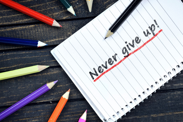 Never give up text on notepad  - Foto, afbeelding