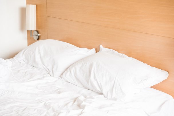 Белая грязная подушка
 - Фото, изображение