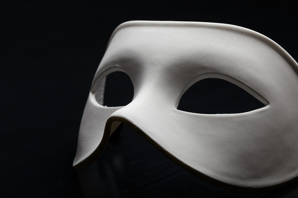 máscara blanca
 - Foto, Imagen