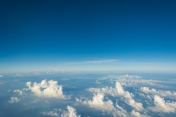 görüntü açık mavi gökyüzü ve beyaz bulutlar gün zamanında   - Fotoğraf, Görsel