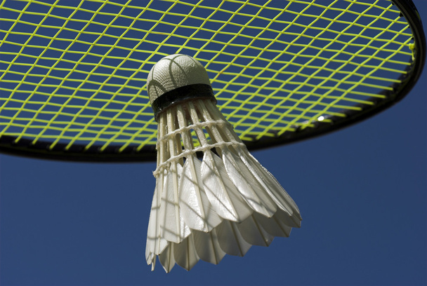 Smash dans le sport badminton
 - Photo, image
