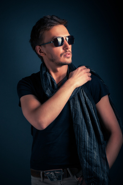 Portrait of a handsome guy, wearing sunglasses - Valokuva, kuva