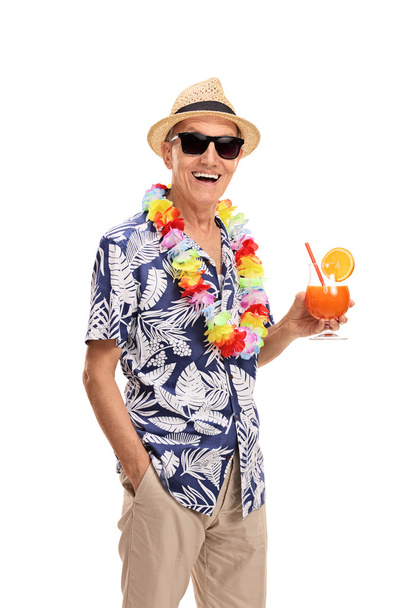 Senior tourist holding a cocktail - Foto, immagini