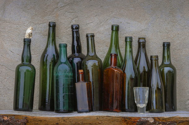 Garrafas de vinho velho e vidro
 - Foto, Imagem