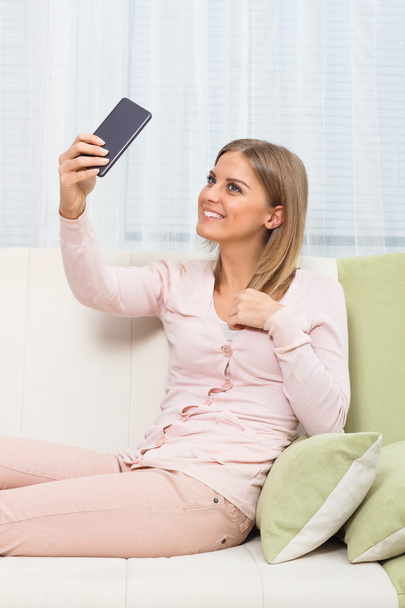 woman taking selfie with phone - Фото, изображение