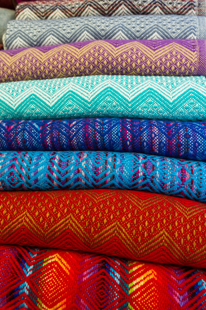 Perun perinteiset tekstiilit
 - Valokuva, kuva