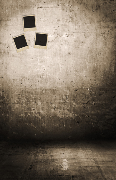 Grunge roestig interieur met foto 's - Foto, afbeelding