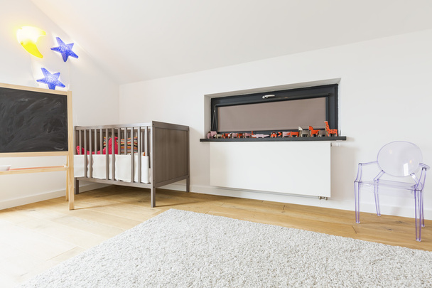 Картонне сафарі в маленькій кімнаті дитини
 - Фото, зображення