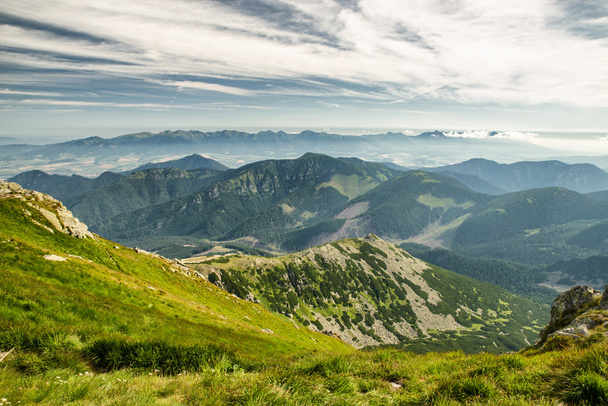 低タトラ山脈の山の風景。スロバキア - 写真・画像
