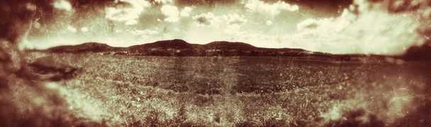 Panoramablick auf die Schwäbische Alb im Oldtimerblick - Foto, Bild