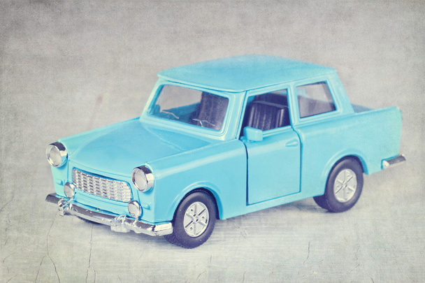 Carro de brinquedo vintage com edição texturizada
 - Foto, Imagem