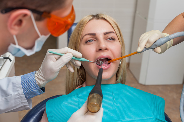 Žena v zubní klinice - Fotografie, Obrázek