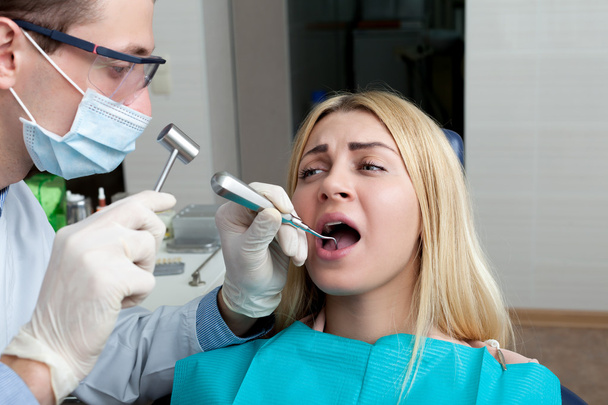 mujer en clínica odontológica
 - Foto, imagen