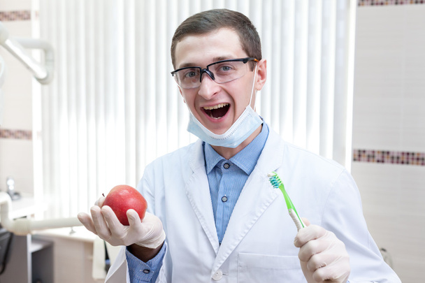 Портрет молодого стоматолог
 - Фото, зображення