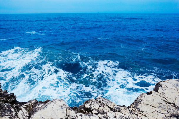 Waves on the Stony Coast. - Φωτογραφία, εικόνα