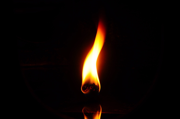 Brandende olie kaars in de tempel - Foto, afbeelding