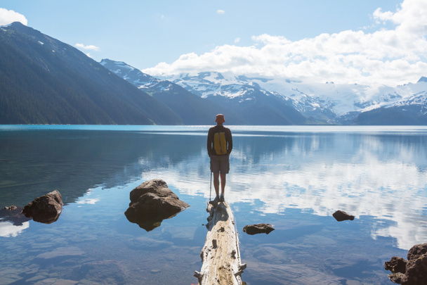 Escursionista sul Lago Garibaldi, Canada
 - Foto, immagini