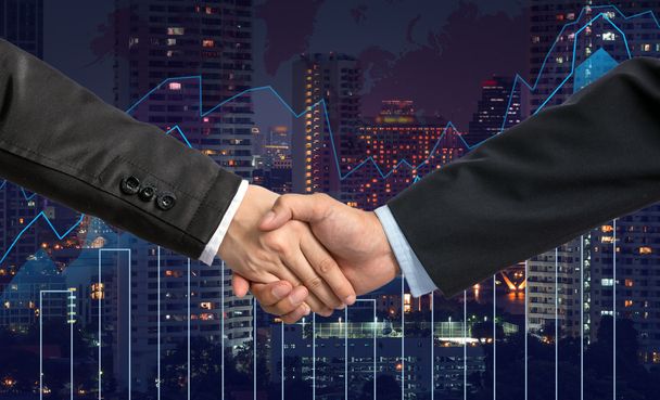 Üzletemberek közötti kézfogás  - Fotó, kép