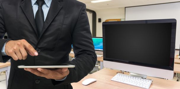 Businessman using tablet - Photo, Image